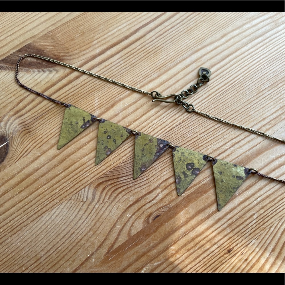 Hammered gold metal necklace - Picture 7 of 7